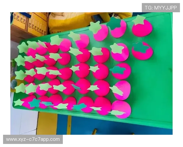 足球明星戴圣诞帽温馨登场传递节日欢乐气氛你最喜欢哪个球员的圣诞造型